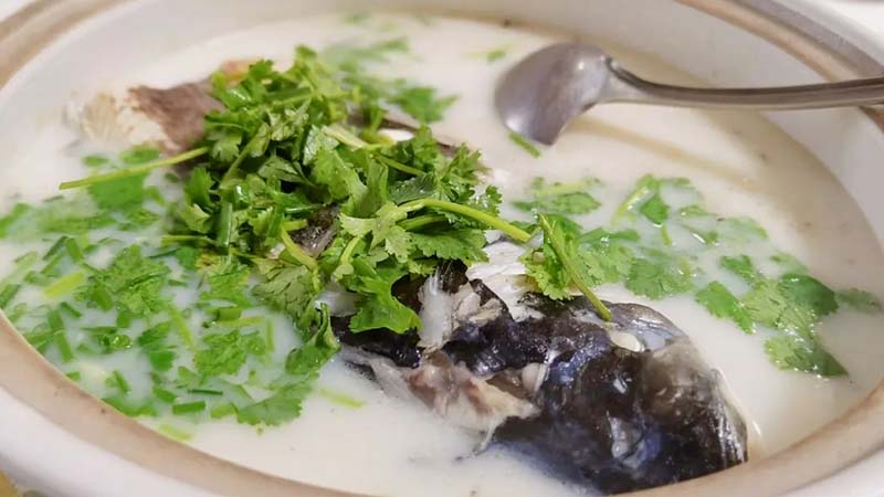 天目湖砂锅鱼头晚宴与天幕烧烤