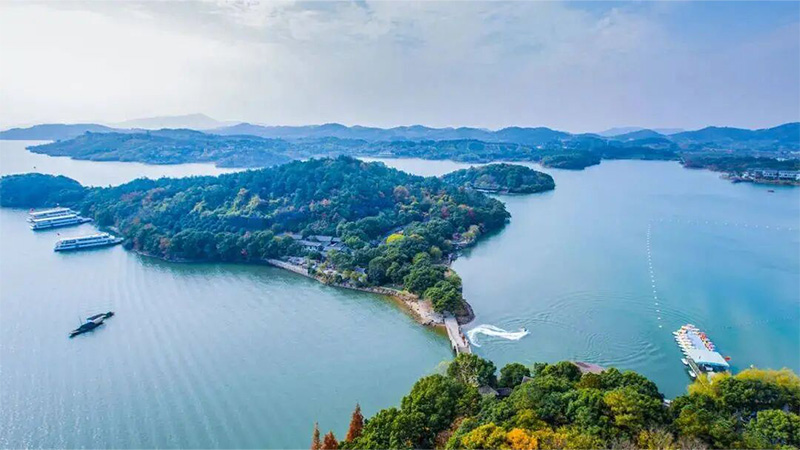 星空草坪篝火晚会围火欢歌