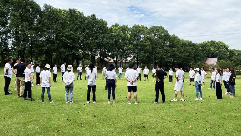 巴比松庄园大草坪破冰拓展互动