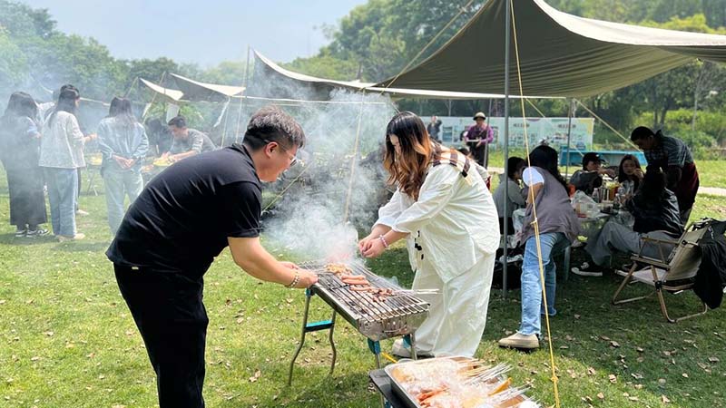 柴火土灶烧饭与天幕烧烤实况
