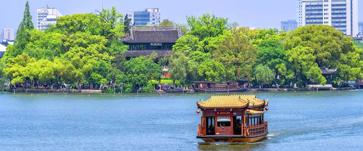 嘉兴南湖革命纪念馆与红船宣誓主题党日活动实景