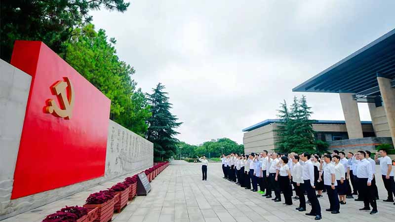 重走长征路团队迷宫互动现场