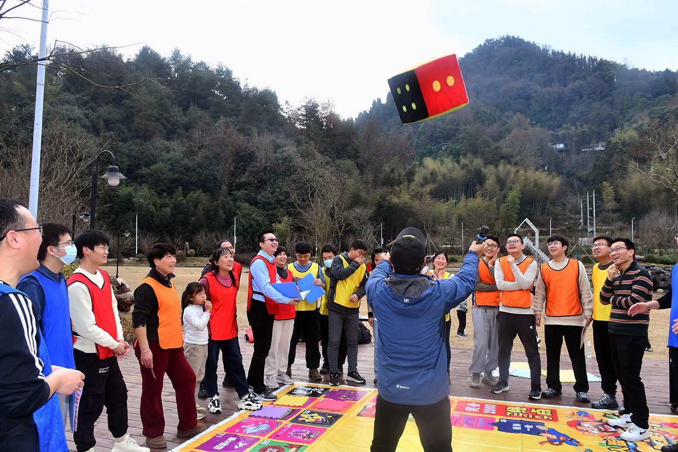 嘉兴真人版大富翁团建现场